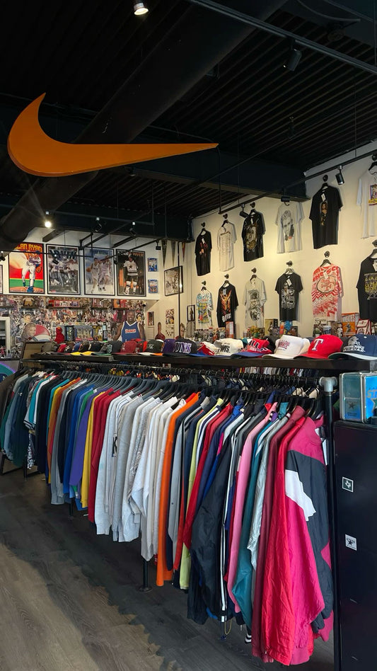 They launched their thrift shop with €500... Here are their results 1 month later