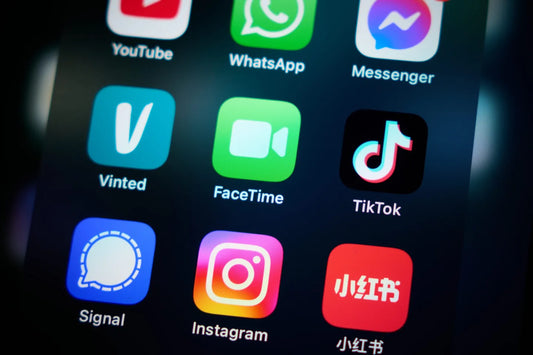 Vinted, Insta, TikTok... ¿Qué plataforma elegir para vender tus artículos vintage?