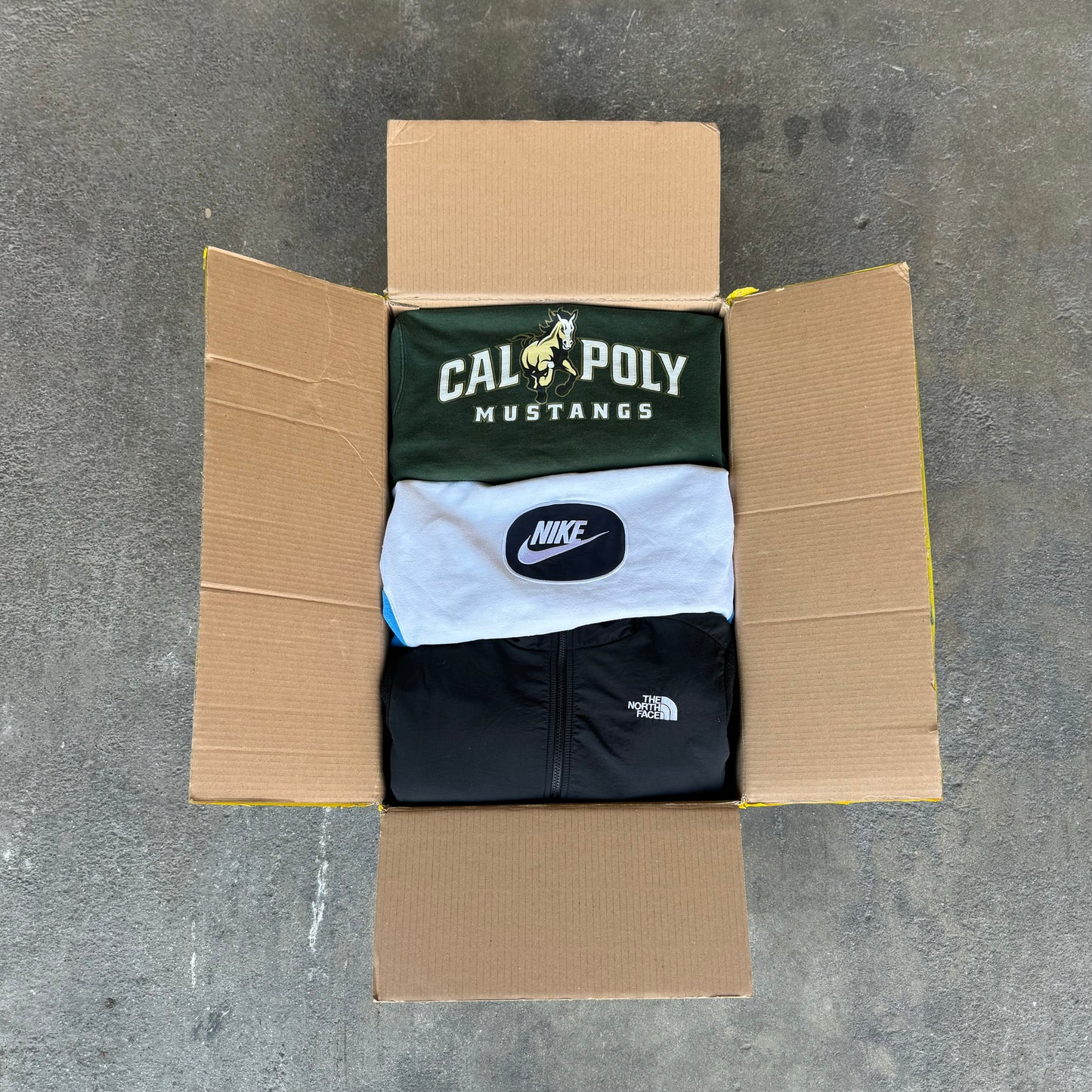 10 kg:n sekoitus TNF/NIKE & SWEATSHIRT - United Vintage United Vintage 