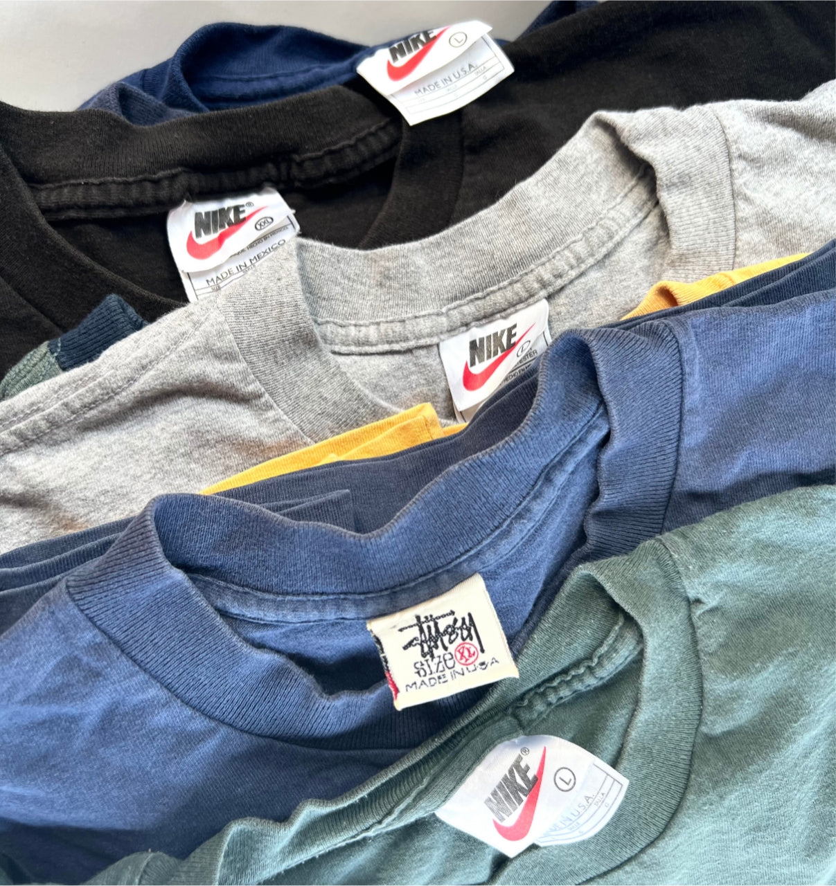 25 kg:n pussin ennakkotilaus Nike & Stüssy -vintage-t-paitoja – Branded Premium United Vintage