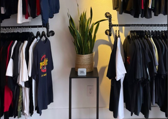 Negozio vintage VS Drops online: due modelli di business per iniziare a vendere vintage