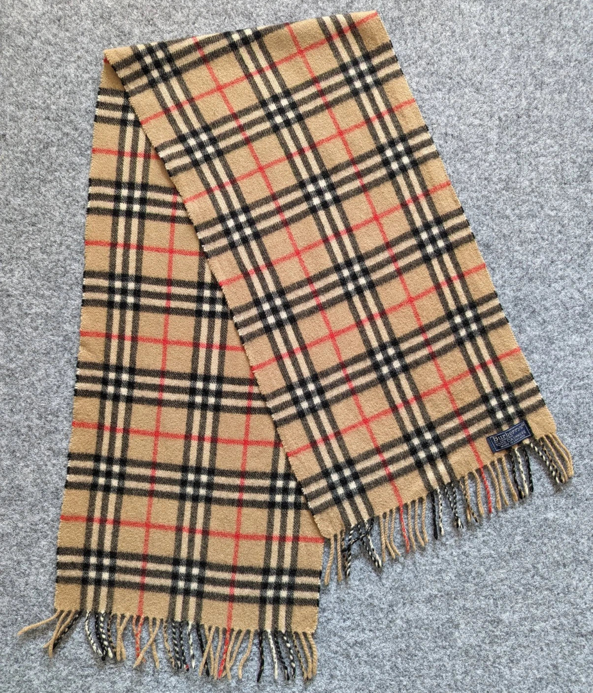 Pre-ordine di 10 pezzi di sciarpa Burberry