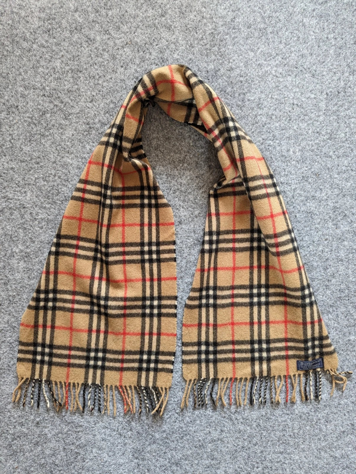 Pre-ordine di 10 pezzi di sciarpa Burberry