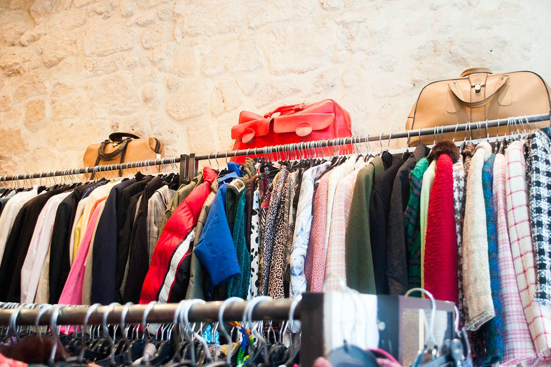 Een kringloopwinkel openen zonder winkel? Zo verdien ik € 2.500 per maand vanuit mijn slaapkamer